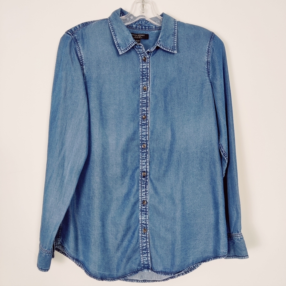 Banana Republic Women's Dillon Shirt in Blue Size Medium Button Down Jean Shirt